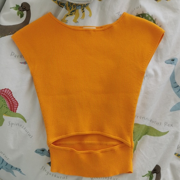 Wilfred top with a cute cut out - Picture 6 of 7